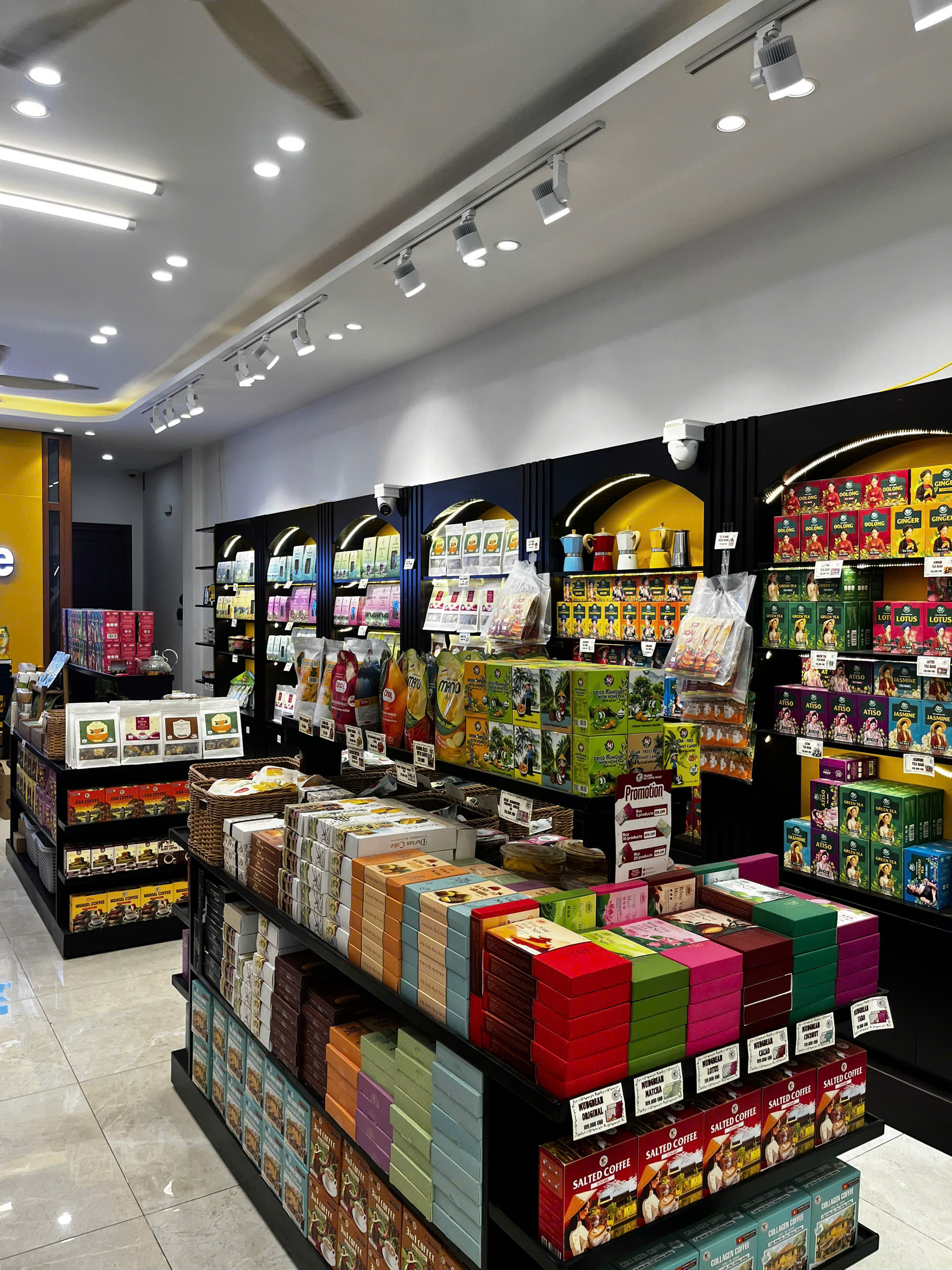 Trung The Coffee House interior 3