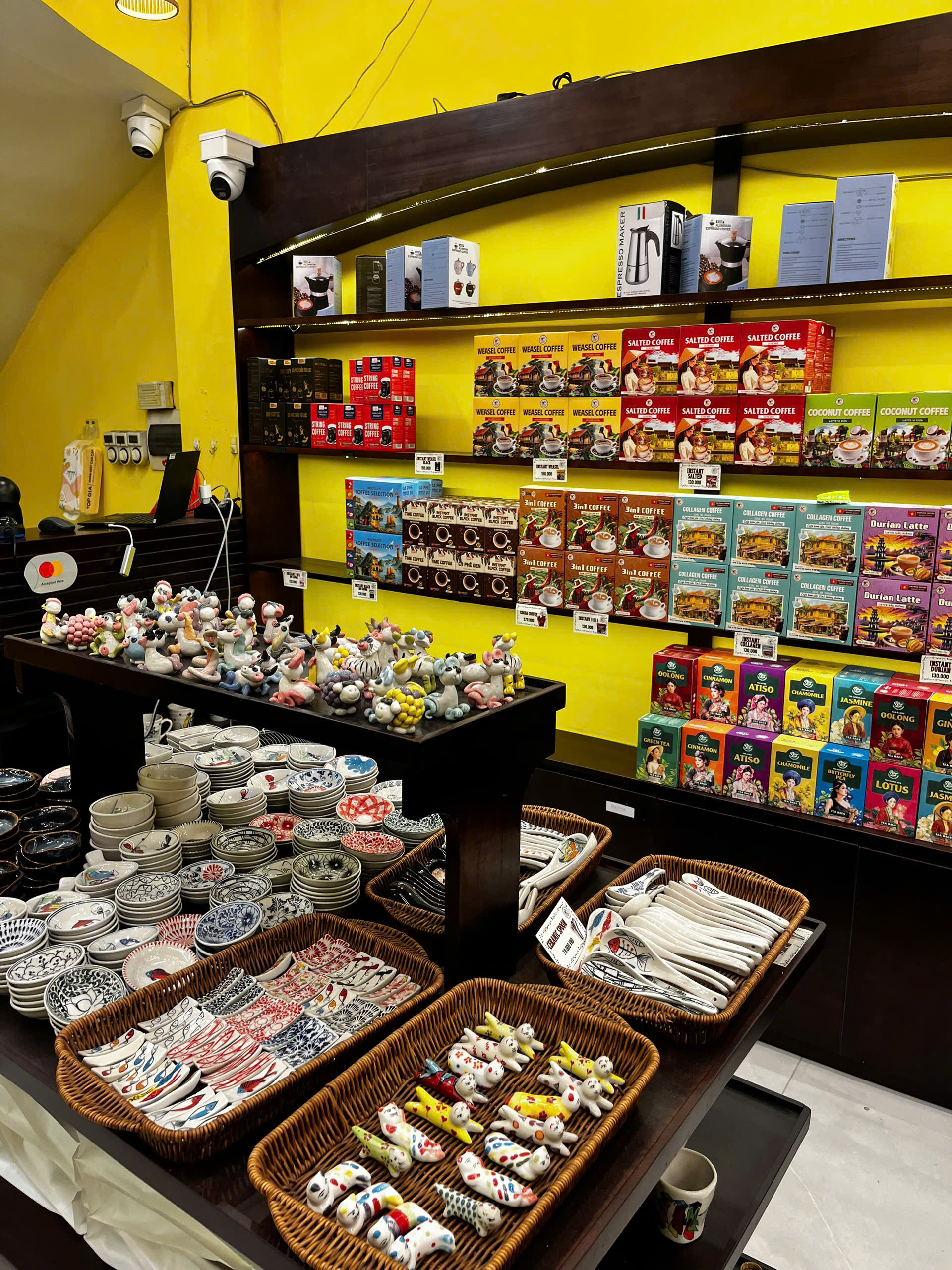 Trung The Coffee House interior 7
